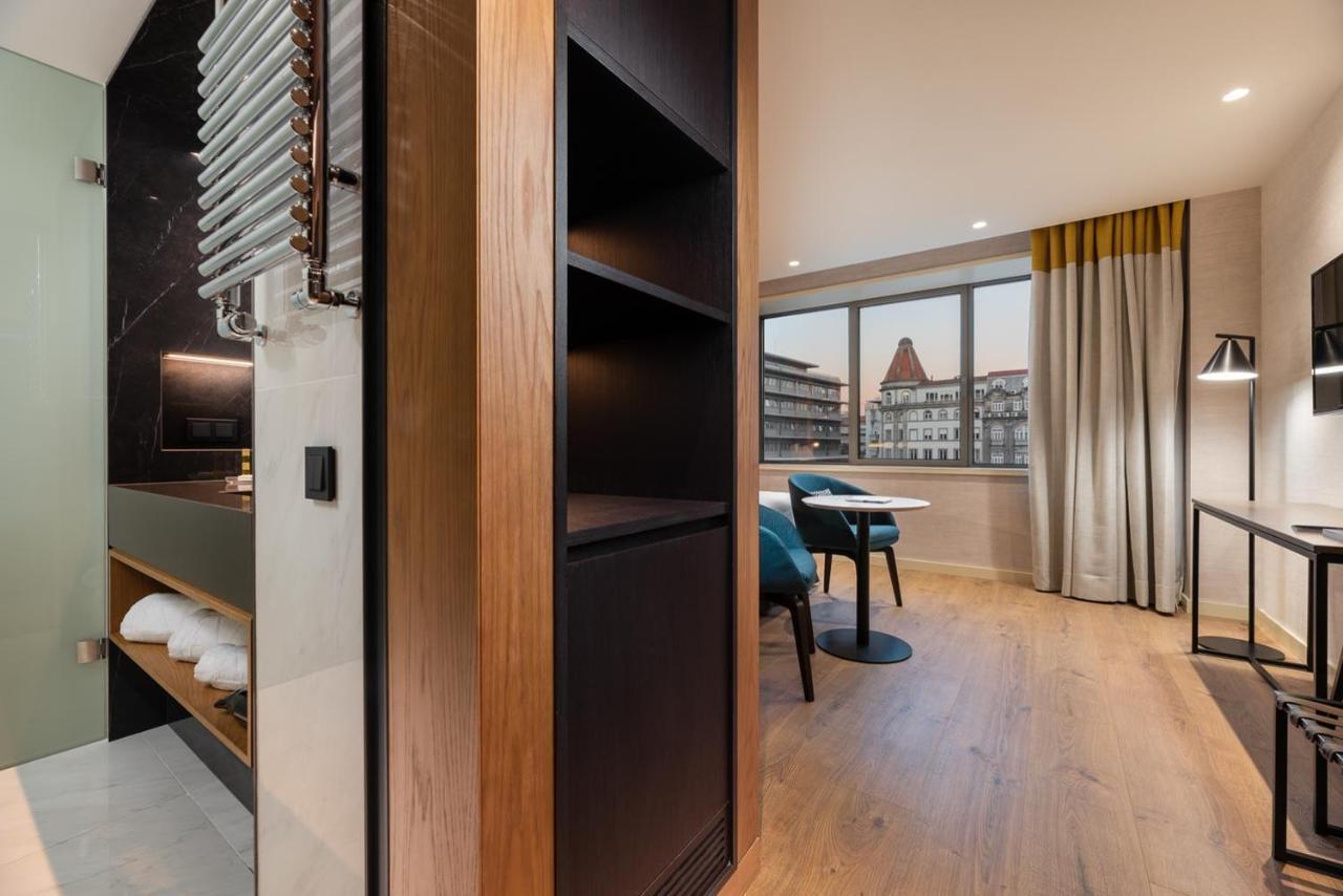 Eurostars Aliados 호텔 포르투 외부 사진 A room at the hotel