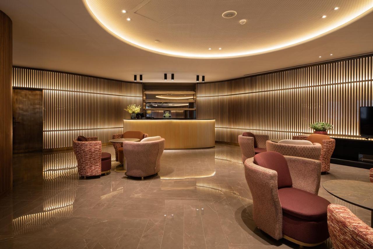 Eurostars Aliados 호텔 포르투 외부 사진 The lounge at Hong Kong International Airport