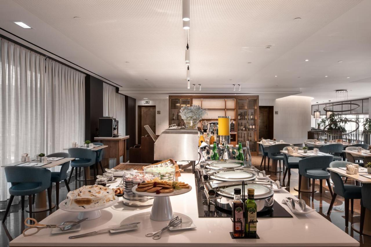 Eurostars Aliados 호텔 포르투 외부 사진 The Club at London Heathrow Airport