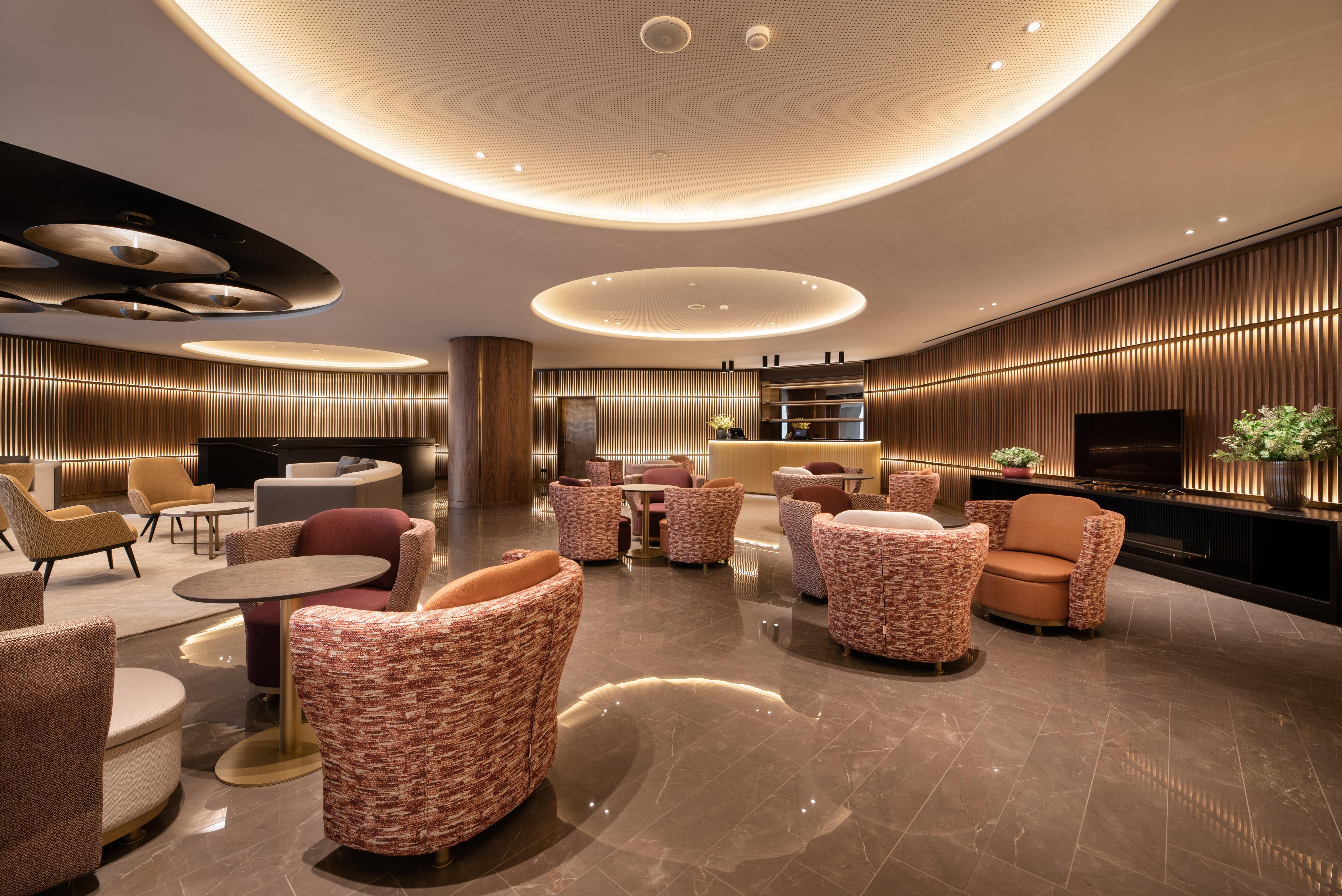 Eurostars Aliados 호텔 포르투 외부 사진 The lounge at Hong Kong International Airport